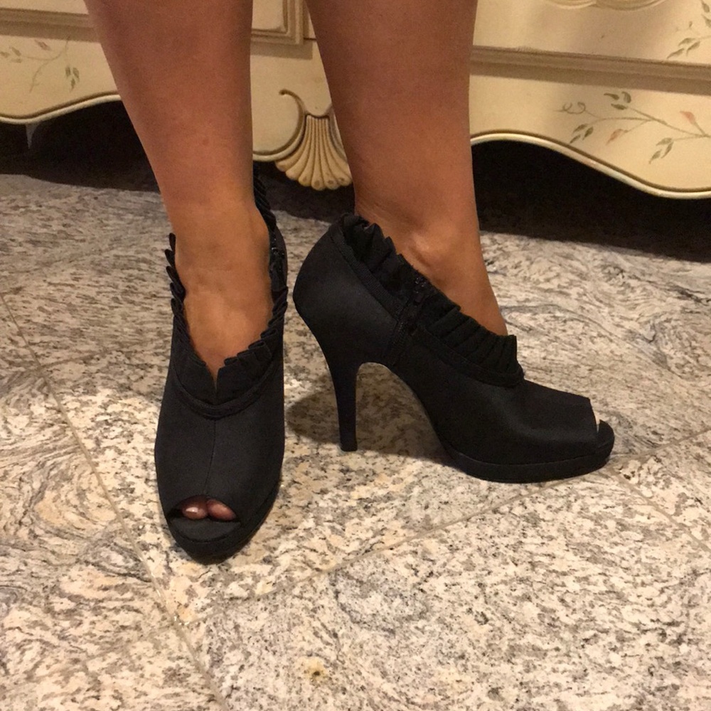 Mia peep toe heel